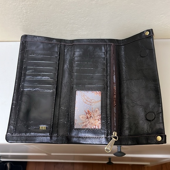 Hobo Black Leather Tri-Fold Wallet - Picture 4 of 10